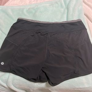 LULULEMON shorts 🖤 size-6